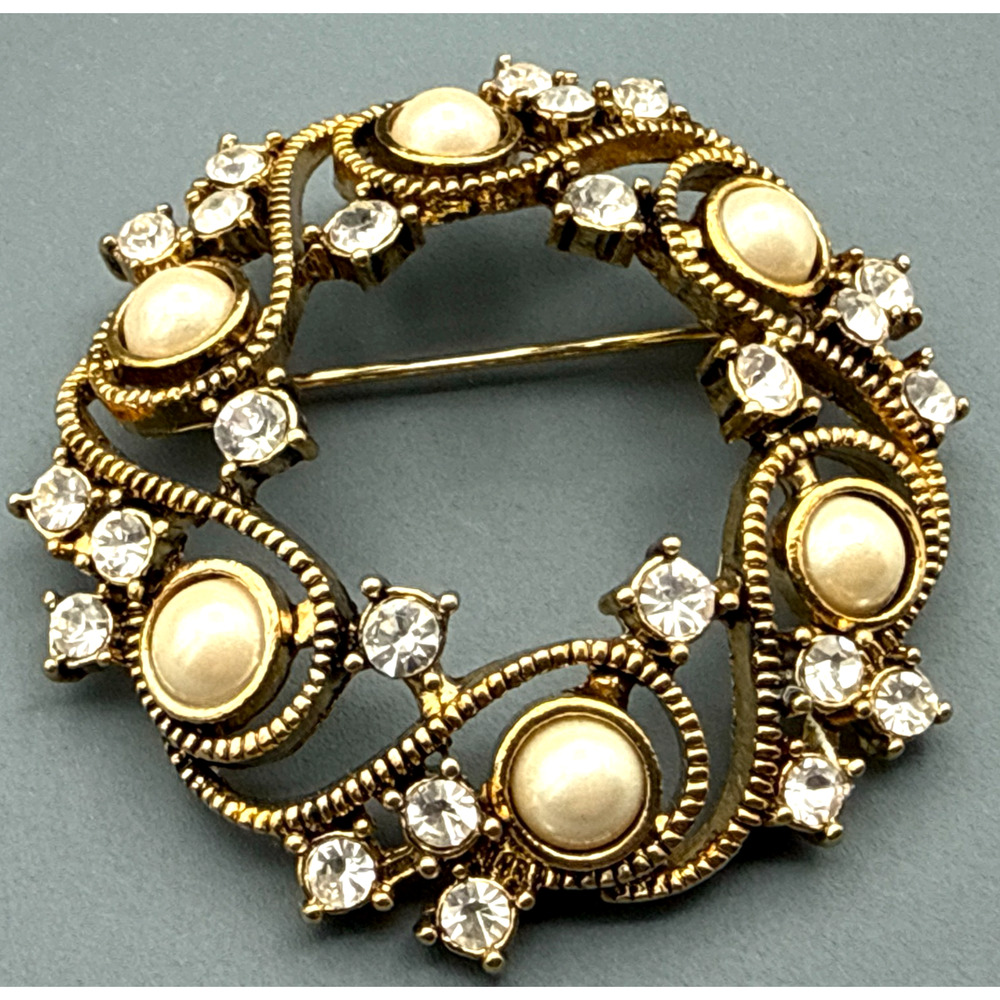 Vintage Monet Wreath Brooch Faux Pearl Rhinestone Crystal Twisted‎ Gold Tone Pin